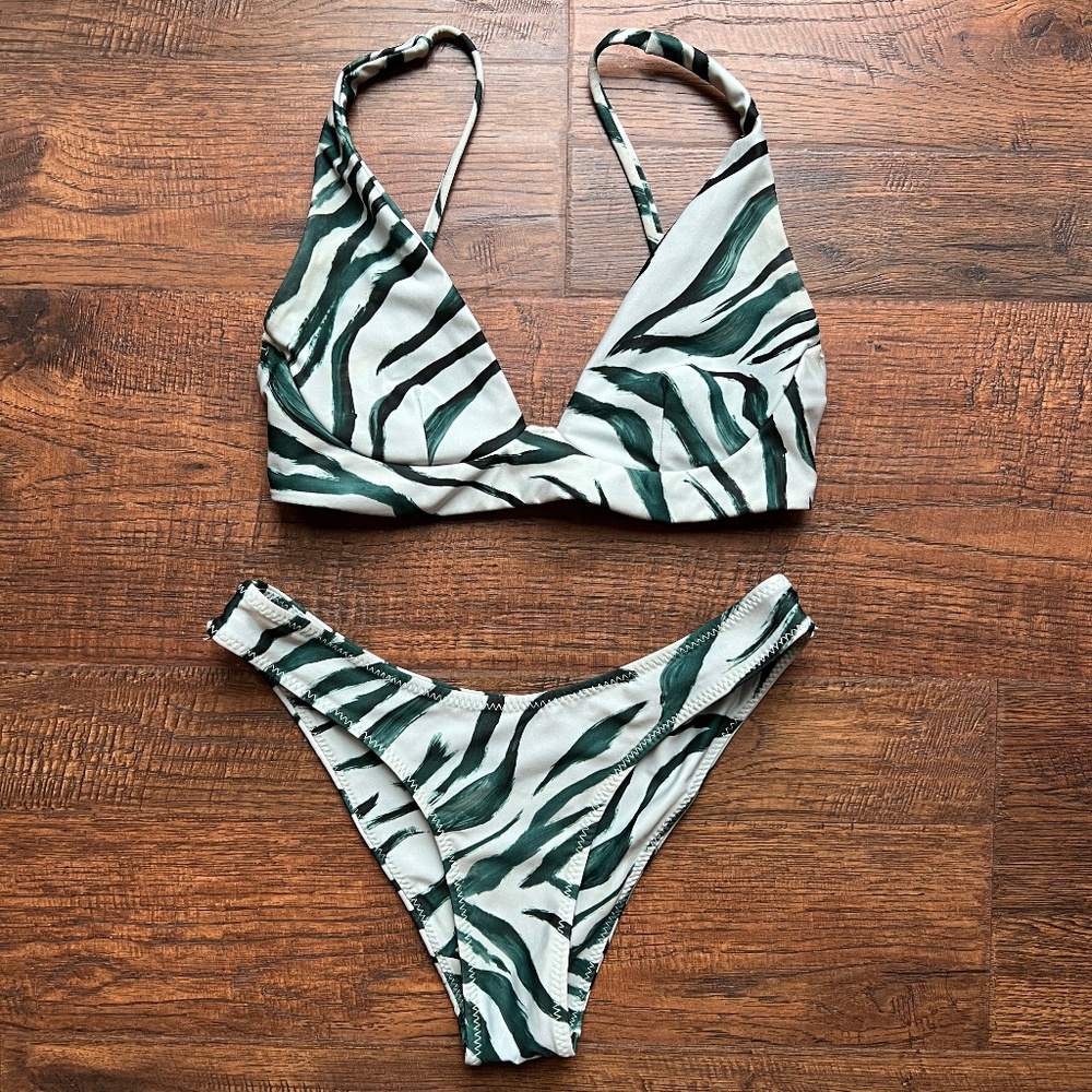 Stone Fox Swim Ziggy Top & bottom XS sage zebra